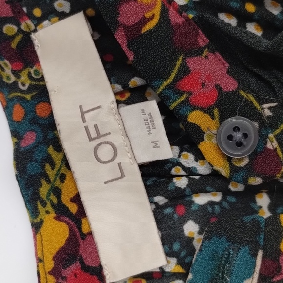 LOFT grey floral long sleeve printed blouse size medium ruffle 1/2 button - Picture 7 of 9